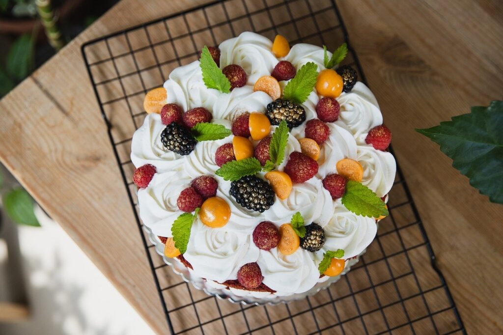 cake, cream, fruits